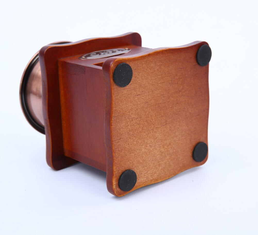 Bottega Pine Grinder — anatomy detail