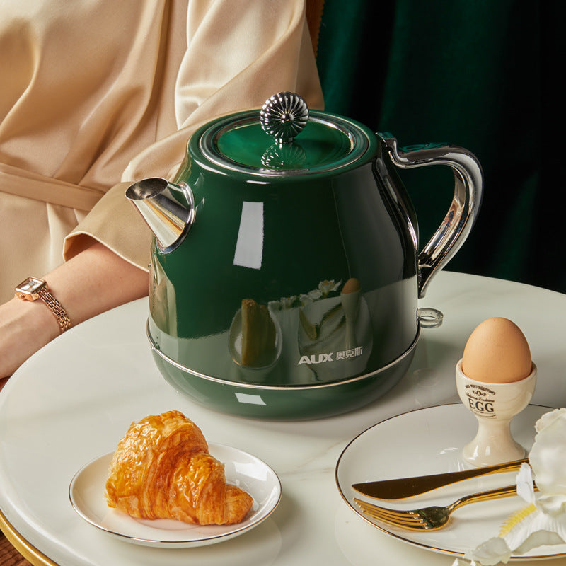 Verona Retro Kettle — lifestyle scene
