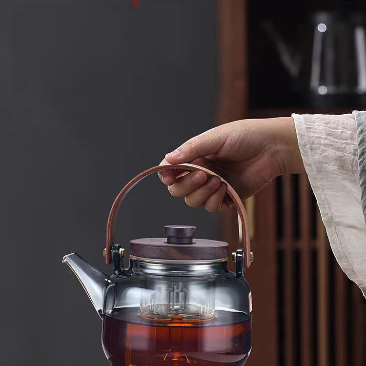 The Atelier Glass Teapot 1