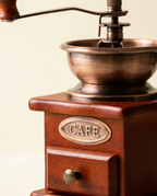 Bottega Pine Grinder - macro_detail