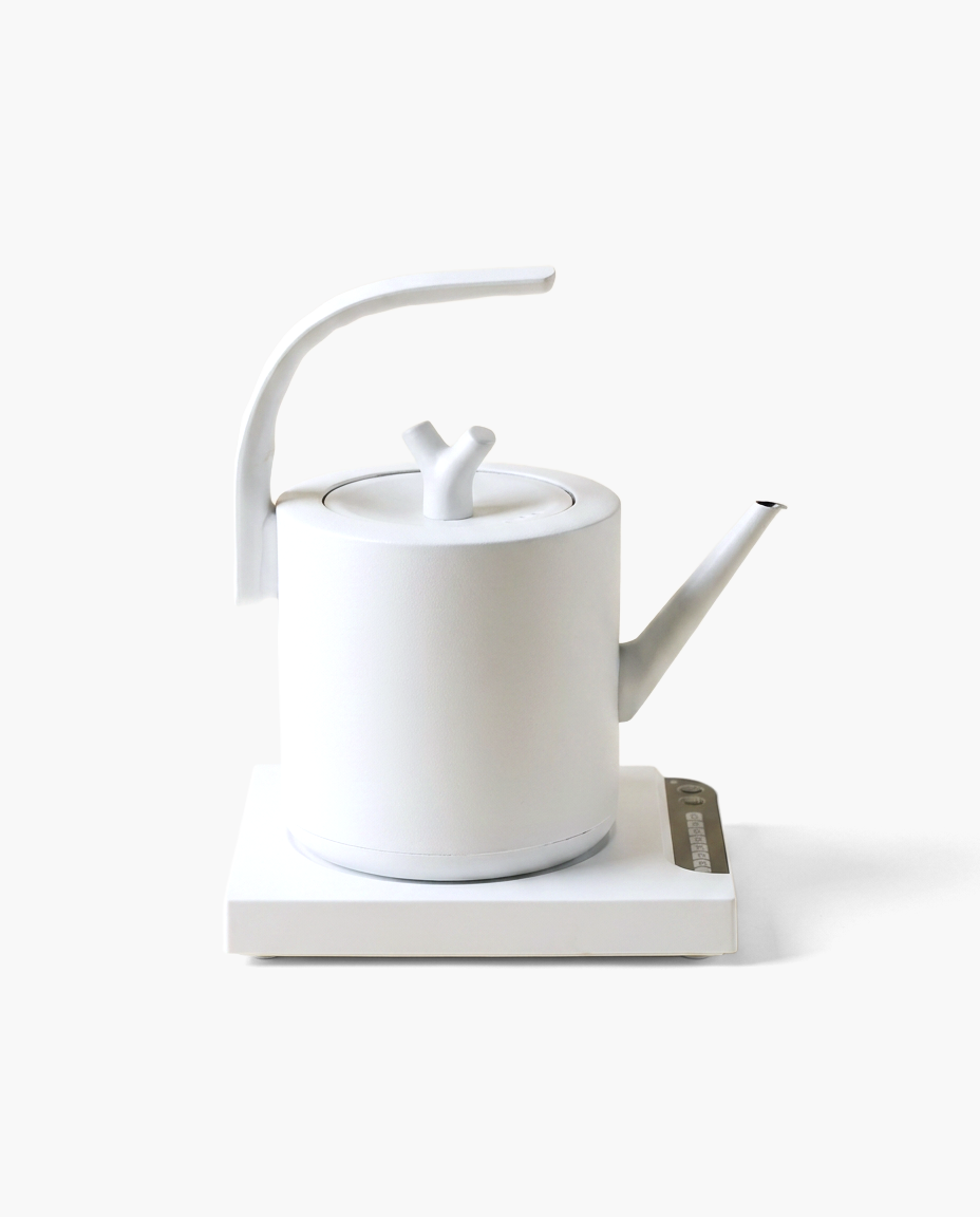 Sentinel Gooseneck Kettle in White Au, studio photo