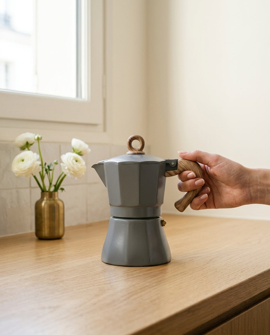 L'Octogone Moka Pot — scale