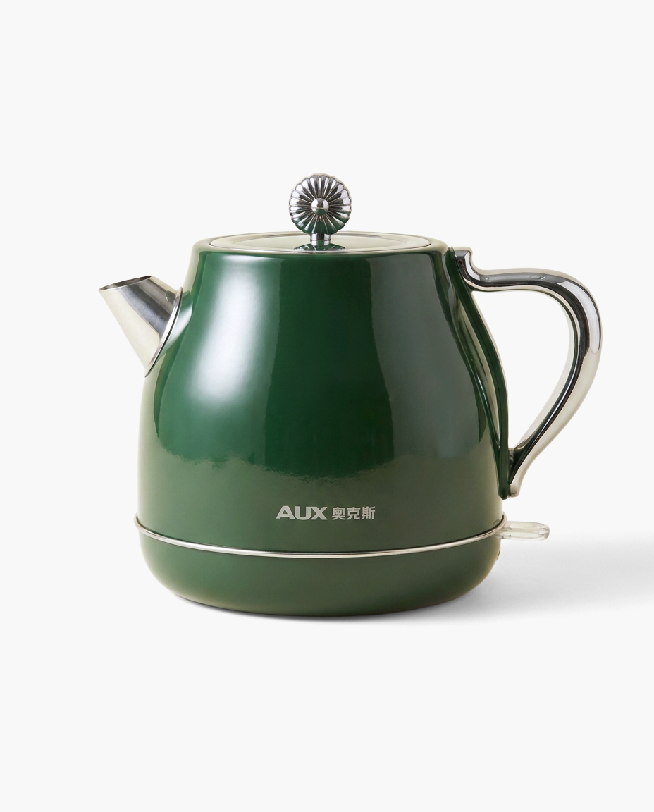Verona Retro Kettle in Green, studio photo