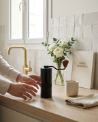 Voyager Hand Grinder - lifestyle_parisien